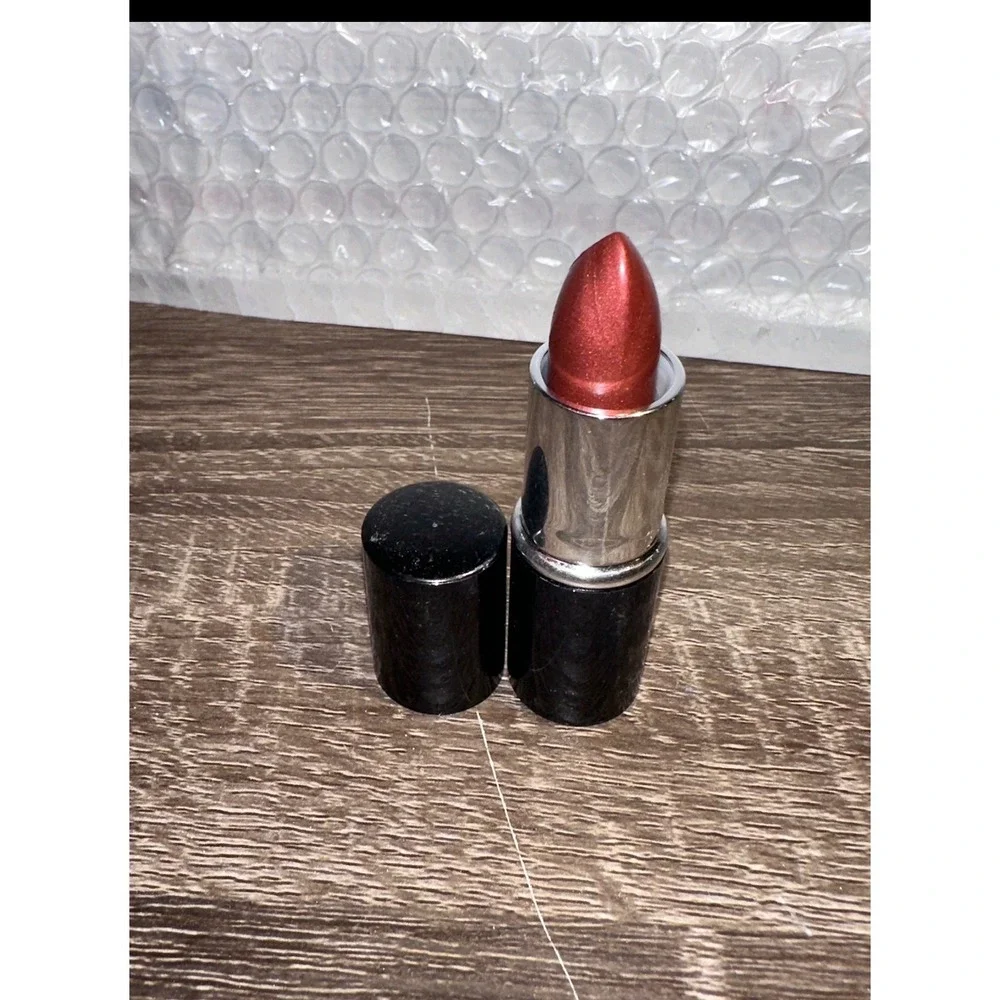 Benefit cosmetics Lipstick One Hit Wonder LP02 Rose Gold Metallic Shimmer Finish
